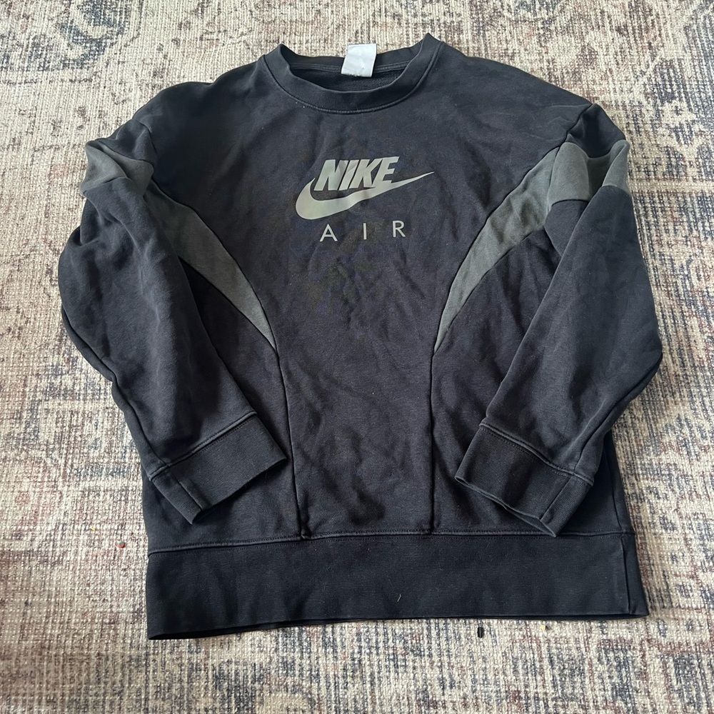 Woman’s Medium Nike Air crewneck sweater